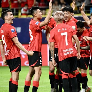 九州体育-顶级球队展现实力，赢得球迷热烈掌声(顶级足球运动员都有志为顶级球队效力翻译)