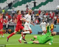 包含激烈角逐:争夺欧洲足球巅峰之位的词条 包含激烈角逐:争夺欧洲足球巅峰之位的词条