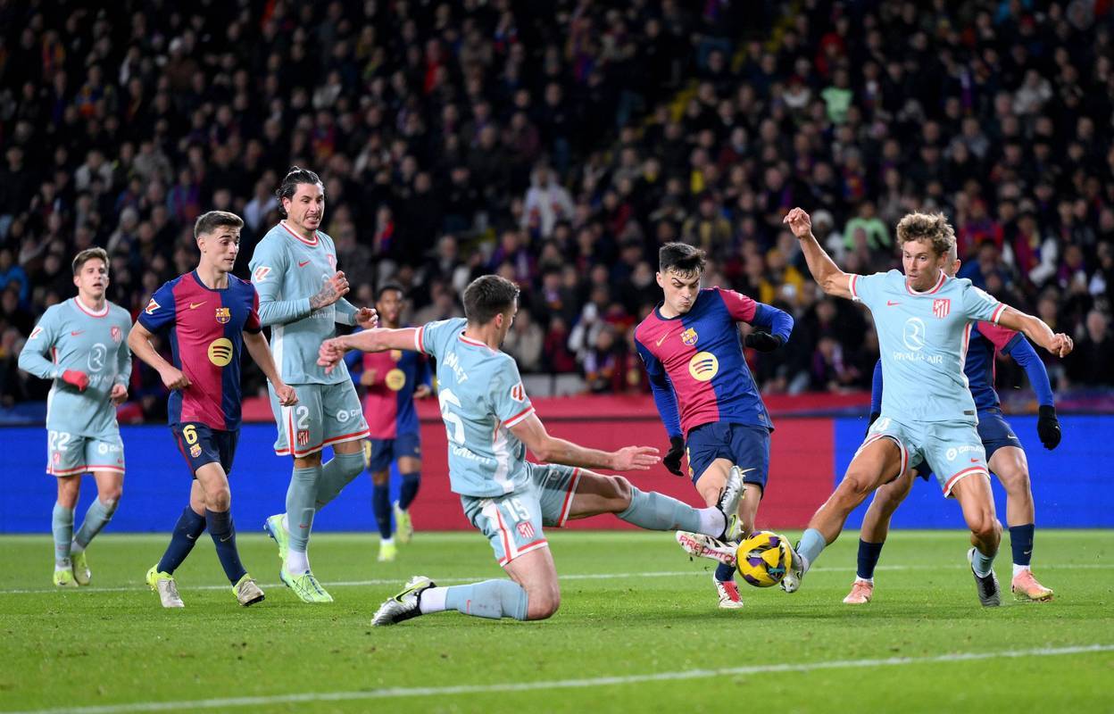 包含球场争锋：里昂主场对阵马赛形势不容乐观的词条