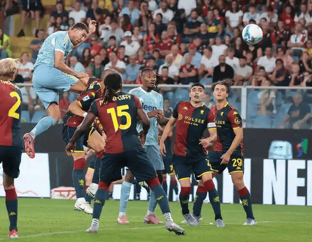 热那亚新援表现出色，球队晋级欧冠淘汰赛的简单介绍