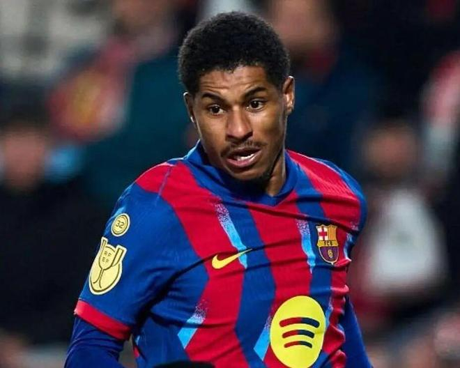 巴塞风头强劲取胜，中场球星荣膺最佳球员(巴萨最佳中锋)