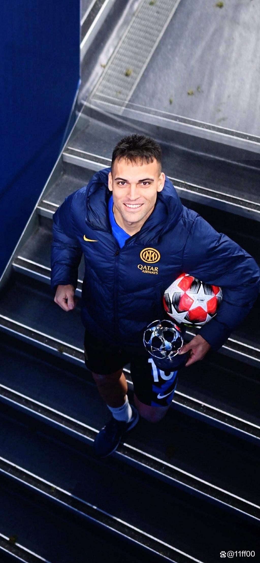 包含阿克拉内斯惨败，提前出局欧冠赛事，球队面临变局的词条