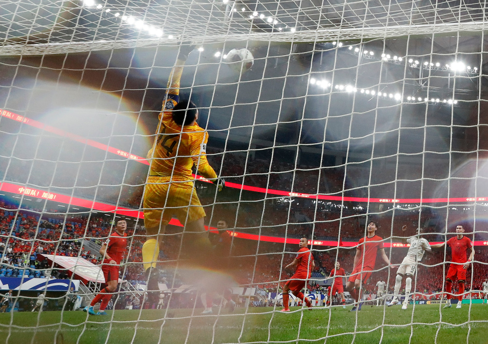 亚洲足球赛场上的精彩瞬间值得回味作文