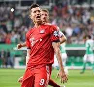 拜仁慕尼黑大胜晋级，轻松晋级欧冠四强！(拜仁慕尼黑连冠)